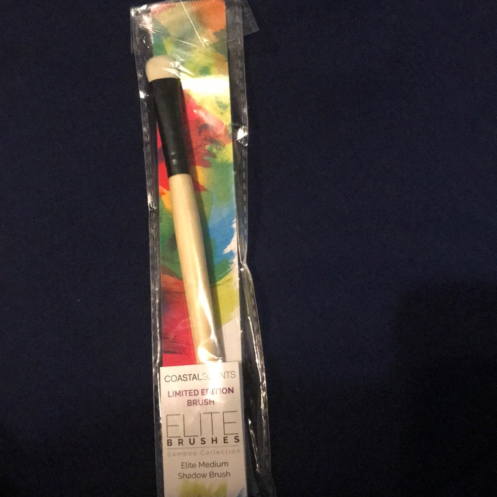 Elite brush shadow brush